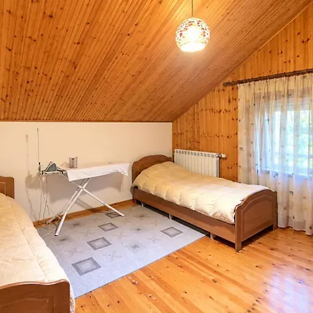 Private With Private Bathroom & Balcony In Elegant Gjelaj Accommodatie bij particulieren